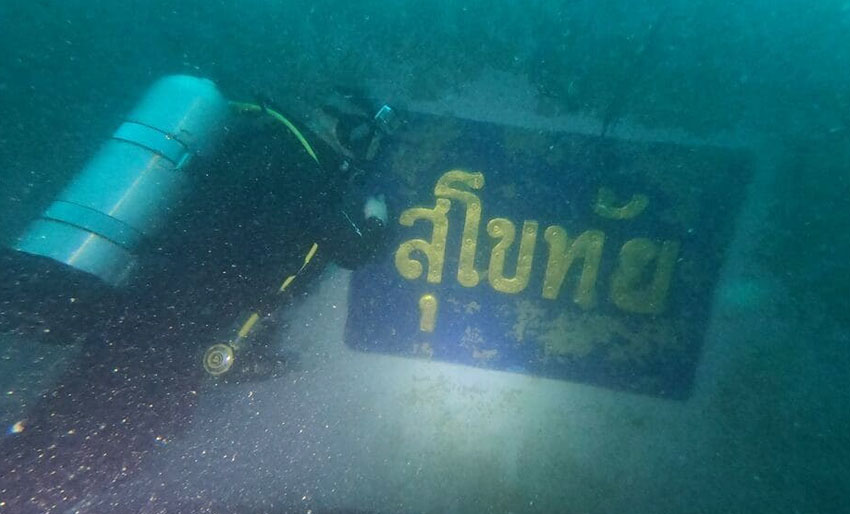 Se bildene av HTMS Sukhothai