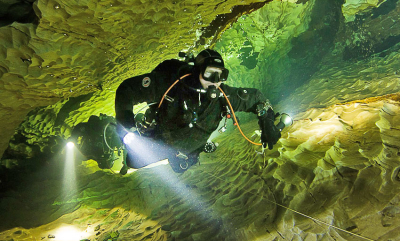 Se dokumentaren «Grottedykkerne»